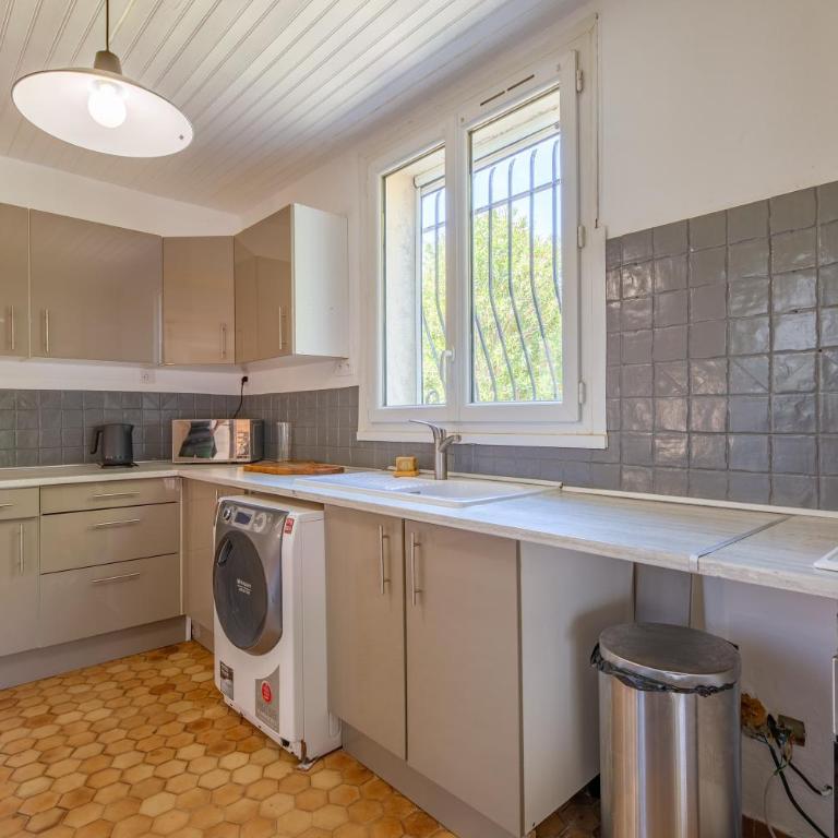 La Colombette - climatisée avec piscine - Two-Bedroom Apartment - 3