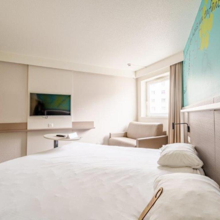 ibis Styles Strasbourg Stade de la Meinau - Standard Double Room and Sofa Bed - 8