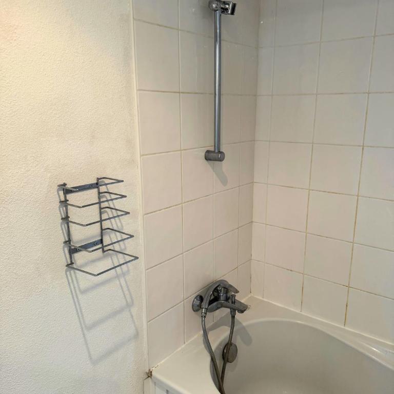 L'Essentiel - Gare - Climatisation - Proche du centre - One-Bedroom Apartment - 2