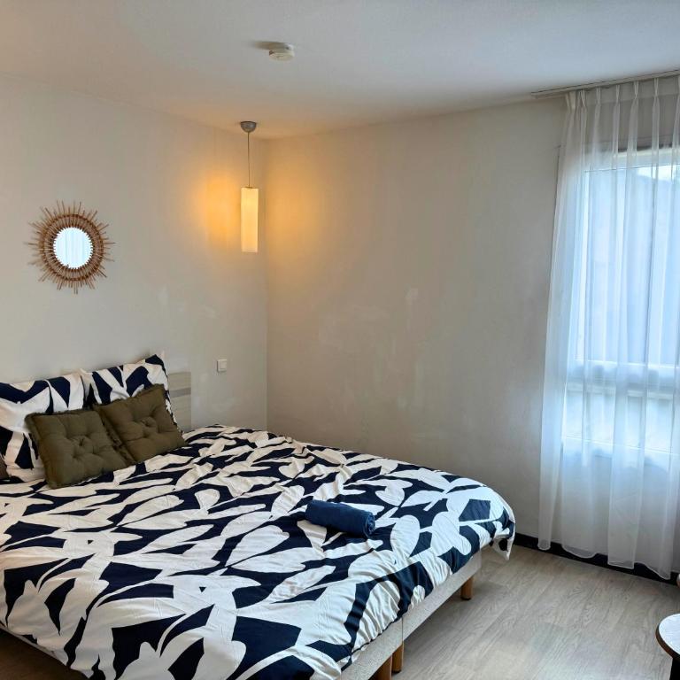 L'Essentiel - Gare - Climatisation - Proche du centre - One-Bedroom Apartment - 11