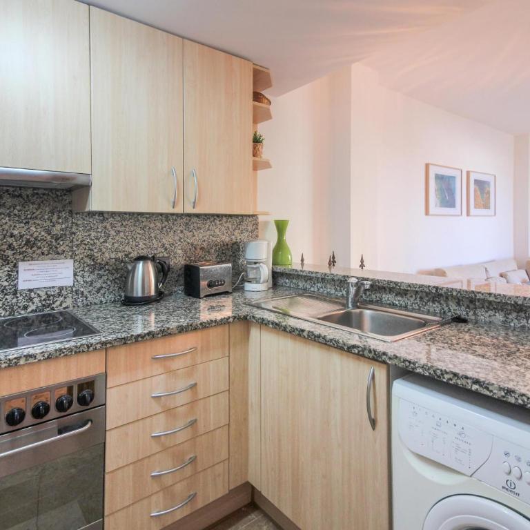 Apartamento en primera línea de mar en Roses con terraza - ES-228-90 - Apartamento - 10