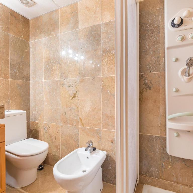 Apartamento en primera línea de mar en Roses con terraza - ES-228-90 - Apartamento - 11