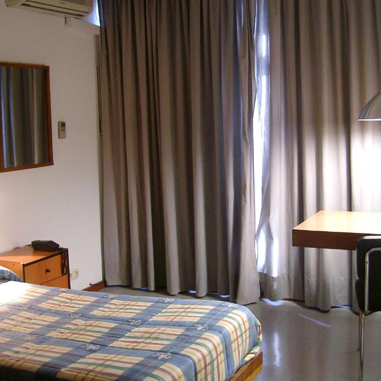 Students Only - Colegio Mayor Universitario de la Casa do Brasil, Madrid - Single Room - 1