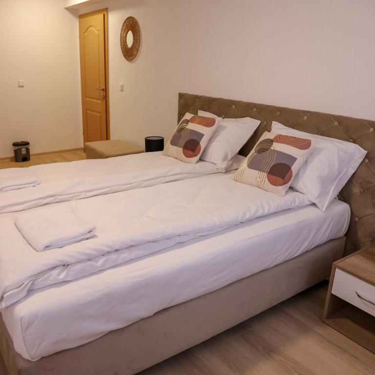 Careva Cuprija Apartment&Rooms - Dvokrevetna Soba sa Bračnim Krevetom - 5