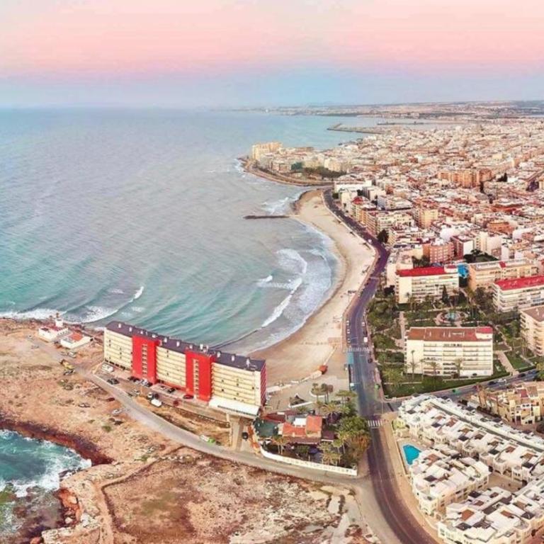 Apartment by LosLocos Beach in Torrevieja - Two-Bedroom Apartment - 3