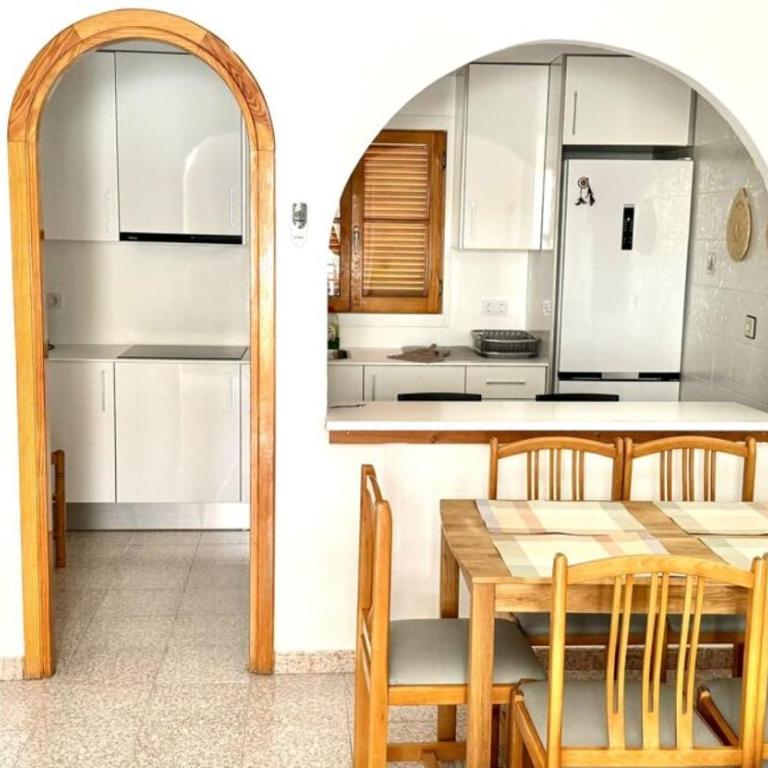 Apartment by LosLocos Beach in Torrevieja - Two-Bedroom Apartment - 18