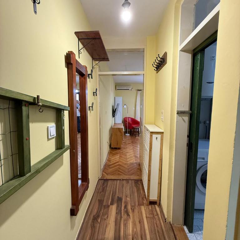 Coasthouse Budva - One-Bedroom Apartment with Balcony and City View - 13
