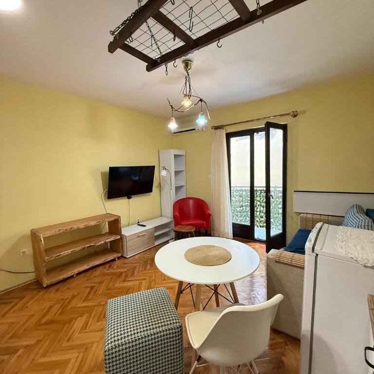 Coasthouse Budva - One-Bedroom Apartment with Balcony and City View - 6