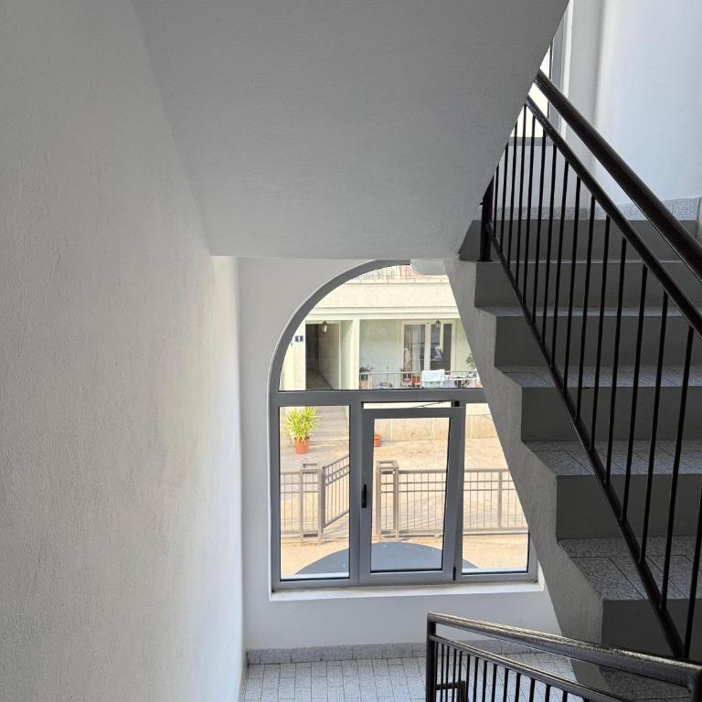 Coasthouse Budva - One-Bedroom Apartment with Balcony and City View - 16