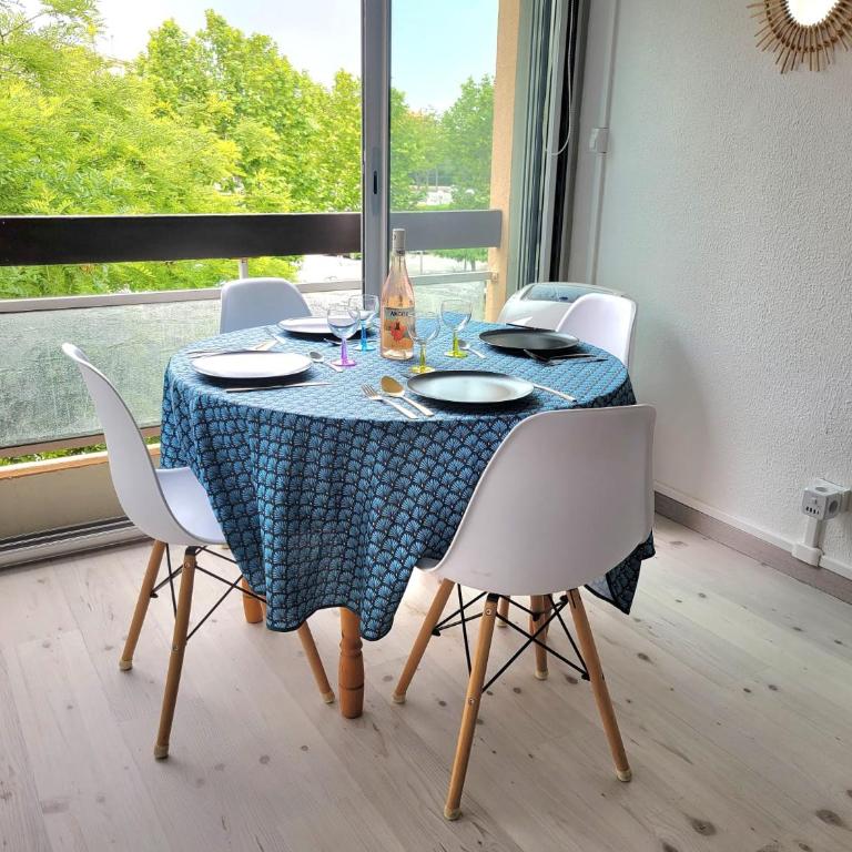 Grand studio cabine 4 personnes Clim Très bien situé - Apartment mit 1 Schlafzimmer - 3