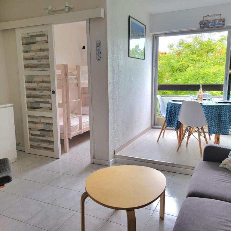 Grand studio cabine 4 personnes Clim Très bien situé - Apartment mit 1 Schlafzimmer - 7