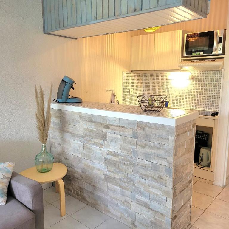 Grand studio cabine 4 personnes Clim Très bien situé - Apartment mit 1 Schlafzimmer - 8