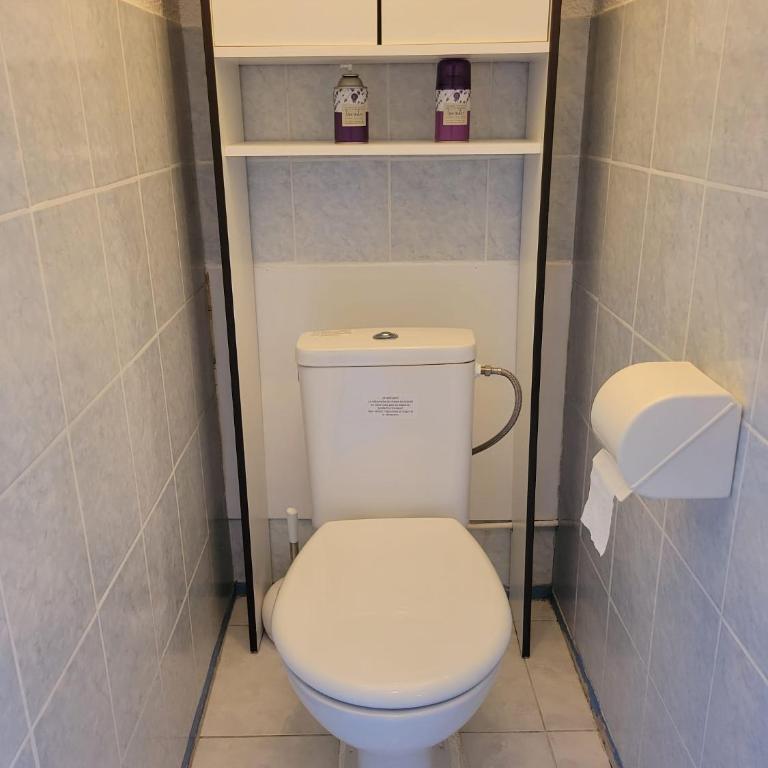 Grand studio cabine 4 personnes Clim Très bien situé - Apartment mit 1 Schlafzimmer - 10