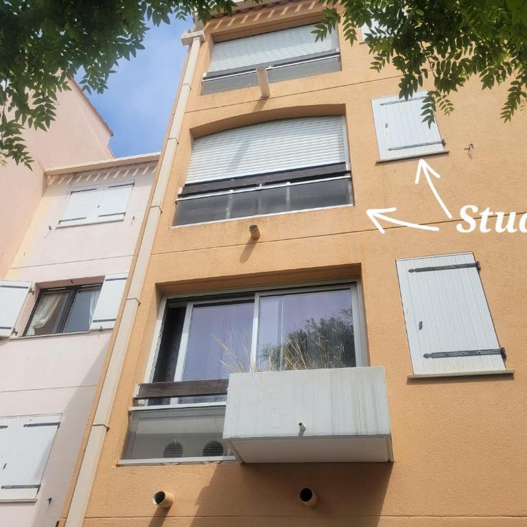 Grand studio cabine 4 personnes Clim Très bien situé - Apartment mit 1 Schlafzimmer - 12