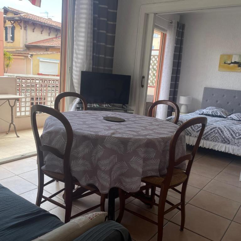 Studio à Sanary-Sur-Mer avec balcon à 200m du port - Apartment mit 1 Schlafzimmer - 5
