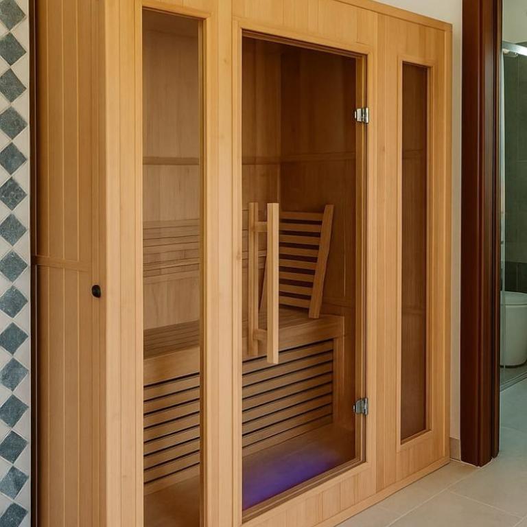Las Cicas - King Room with Spa Bath - 2