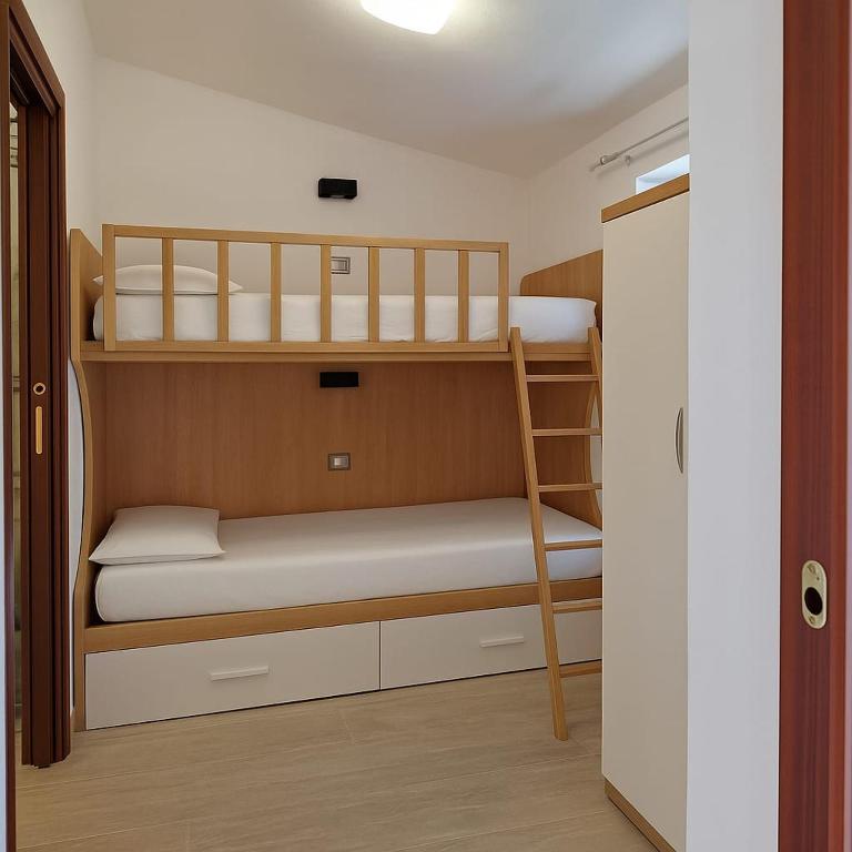 Las Cicas - Quadruple Room with Private Bathroom - 9