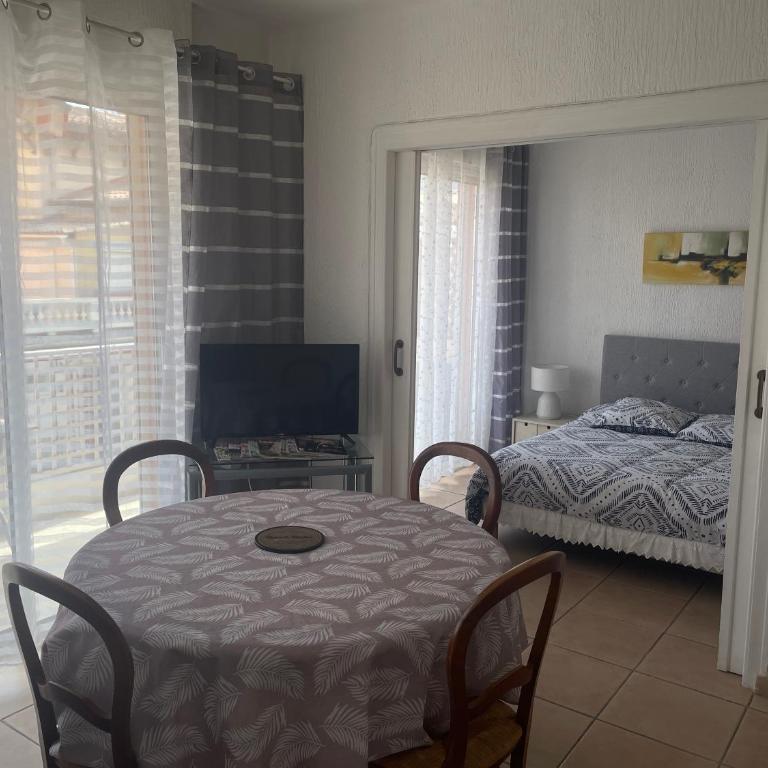 Studio à Sanary-Sur-Mer avec balcon à 200m du port - Apartment mit 1 Schlafzimmer - 1