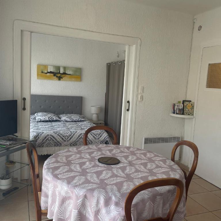 Studio à Sanary-Sur-Mer avec balcon à 200m du port - Apartment mit 1 Schlafzimmer - 4