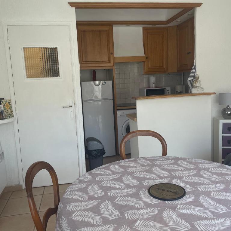 Studio à Sanary-Sur-Mer avec balcon à 200m du port - Apartment mit 1 Schlafzimmer - 2