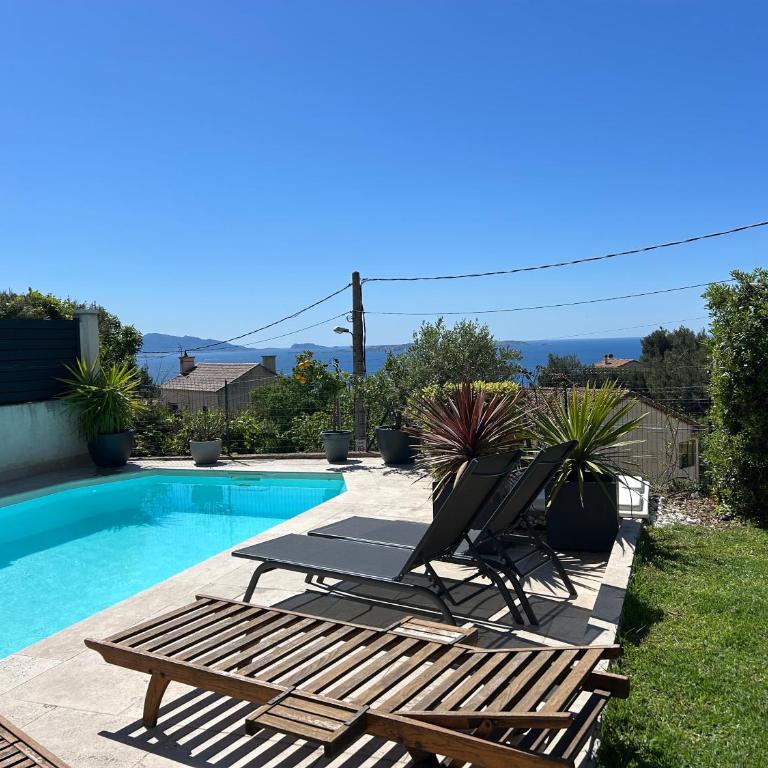 maison entièrement climatisée vue d'exception mer et rade de Marseille avec piscine 8 personnes - Villa - 56