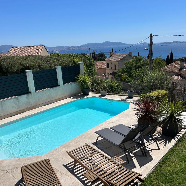 maison entièrement climatisée vue d'exception mer et rade de Marseille avec piscine 8 personnes - Villa - 50
