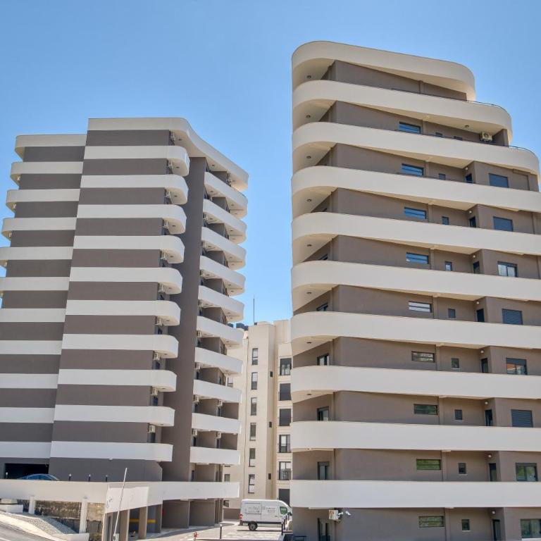 Twin Towers LT Luxury - One-Bedroom Apartment - 2