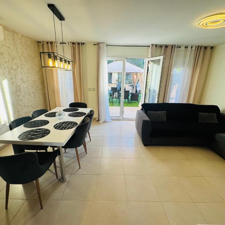Calpe Casa adosada entorno playa y montaña tranquilidad relax jacuzzi piscina wifi aire jardin barbacoa y parking - Casa de 3 dormitorios - 57