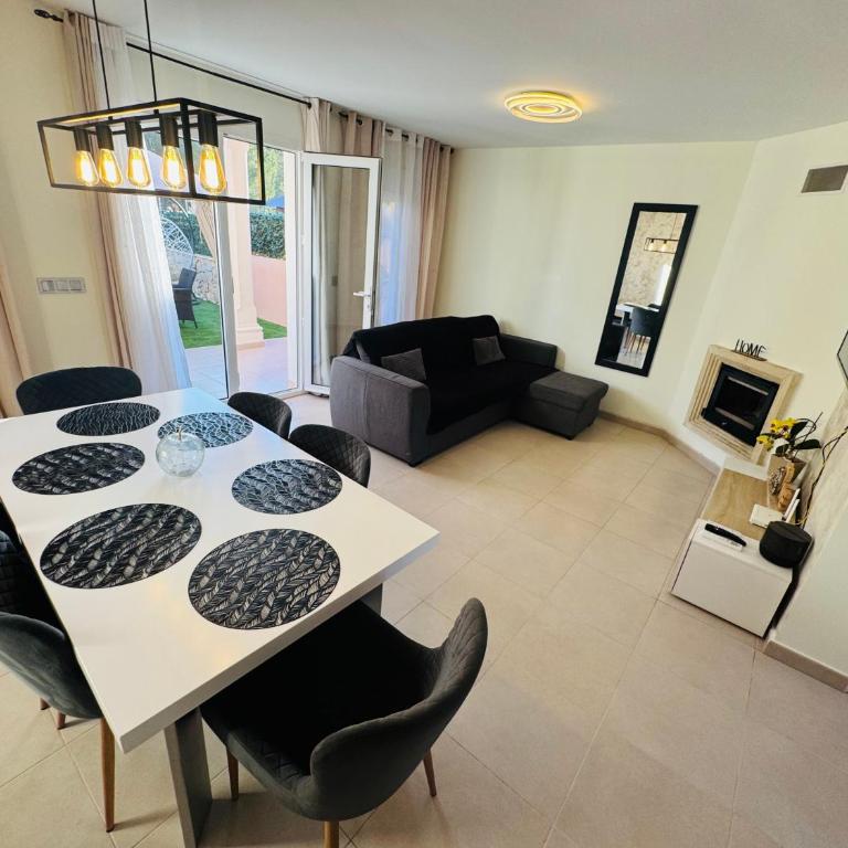Calpe Casa adosada entorno playa y montaña tranquilidad relax jacuzzi piscina wifi aire jardin barbacoa y parking - Casa de 3 dormitorios - 53
