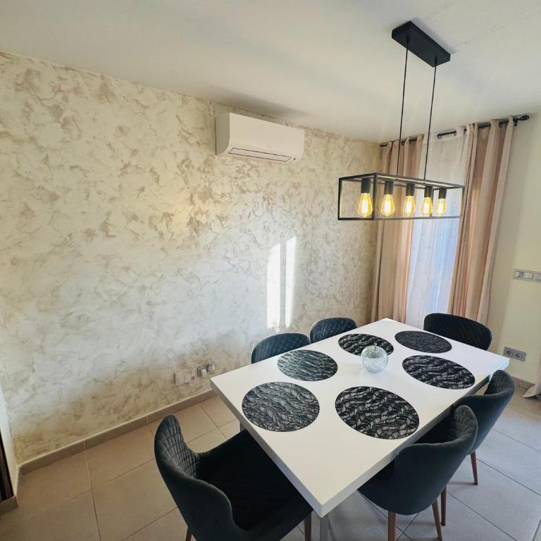 Calpe Casa adosada entorno playa y montaña tranquilidad relax jacuzzi piscina wifi aire jardin barbacoa y parking - Casa de 3 dormitorios - 52
