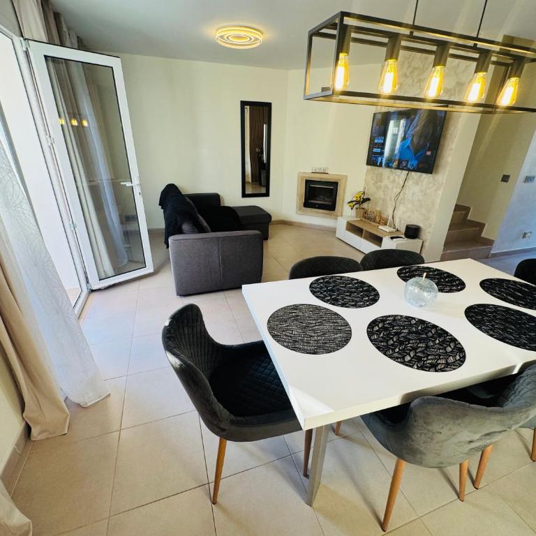 Calpe Casa adosada entorno playa y montaña tranquilidad relax jacuzzi piscina wifi aire jardin barbacoa y parking - Casa de 3 dormitorios - 30