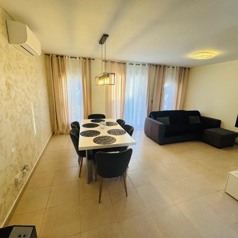Calpe Casa adosada entorno playa y montaña tranquilidad relax jacuzzi piscina wifi aire jardin barbacoa y parking - Casa de 3 dormitorios - 40