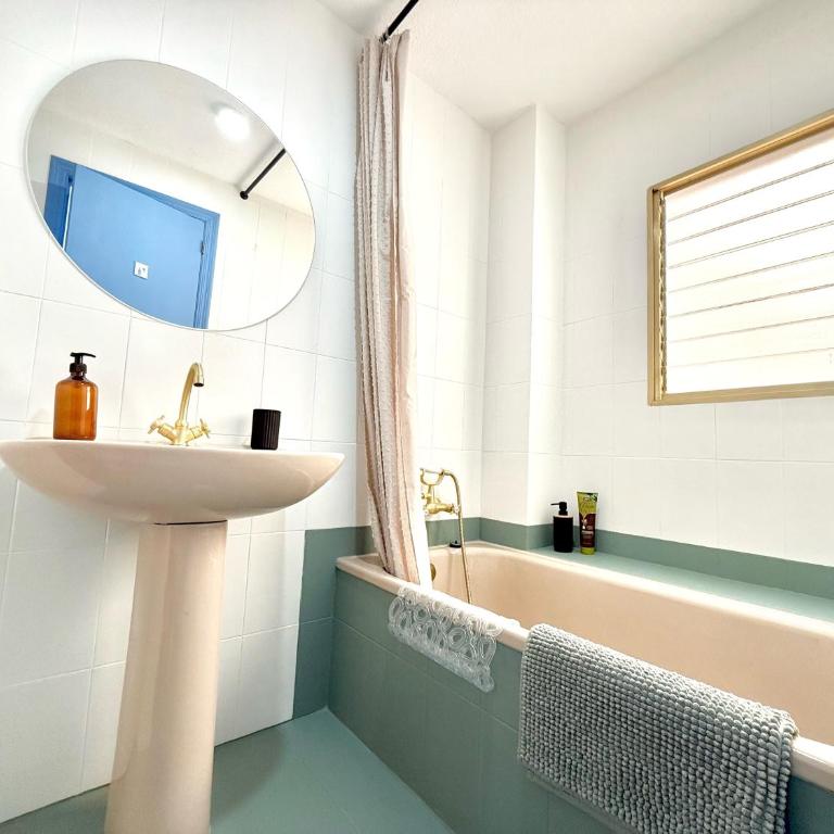 Art studio - One-Bedroom Apartment - 10