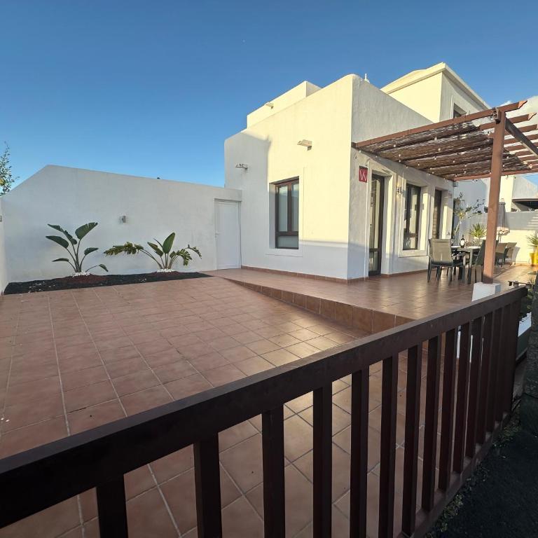 Casa Amarillo Del Sol - Three-Bedroom Villa - 1