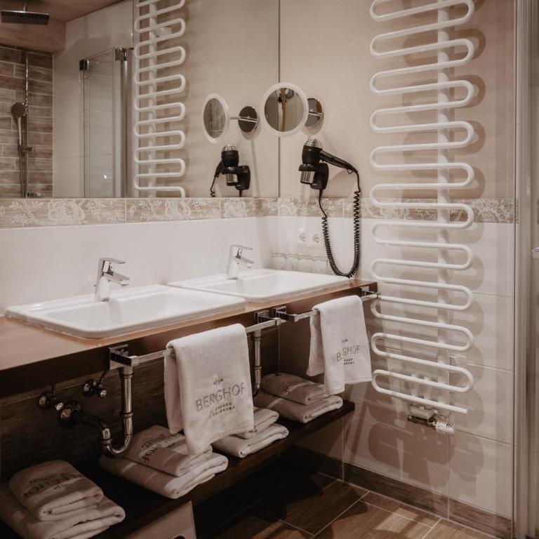 Hotel Berghof - St Johann in Salzburg - Classic Familiensuite - 3