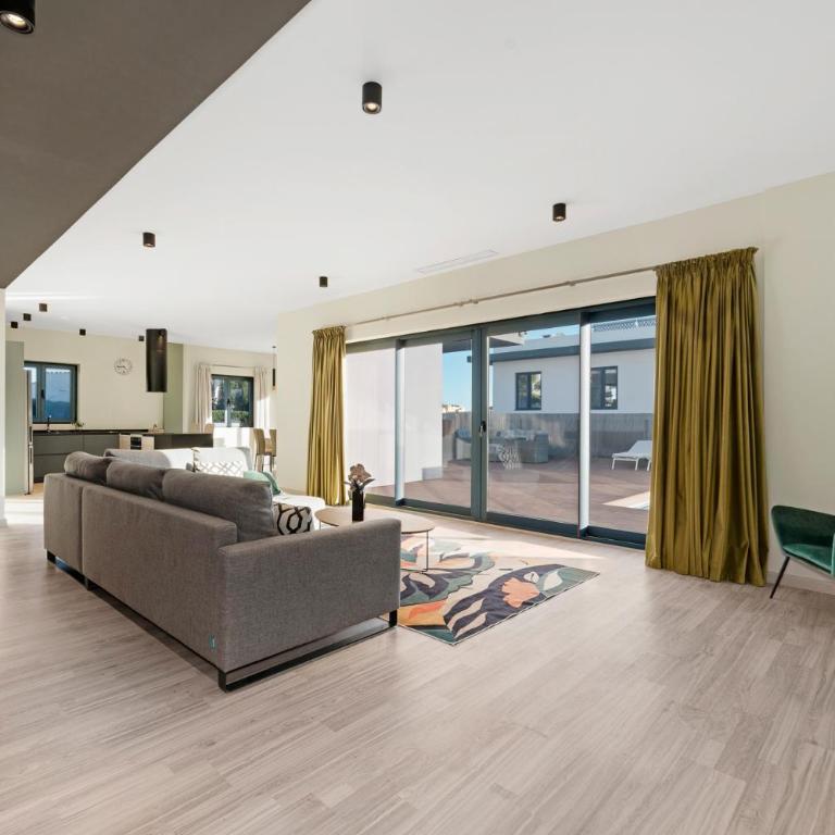 Modern Home near Marbella with Heated Pool & Hammam - Villa - 8