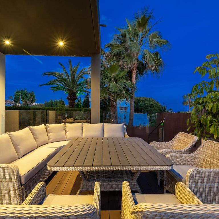 Modern Home near Marbella with Heated Pool & Hammam - Villa - 16