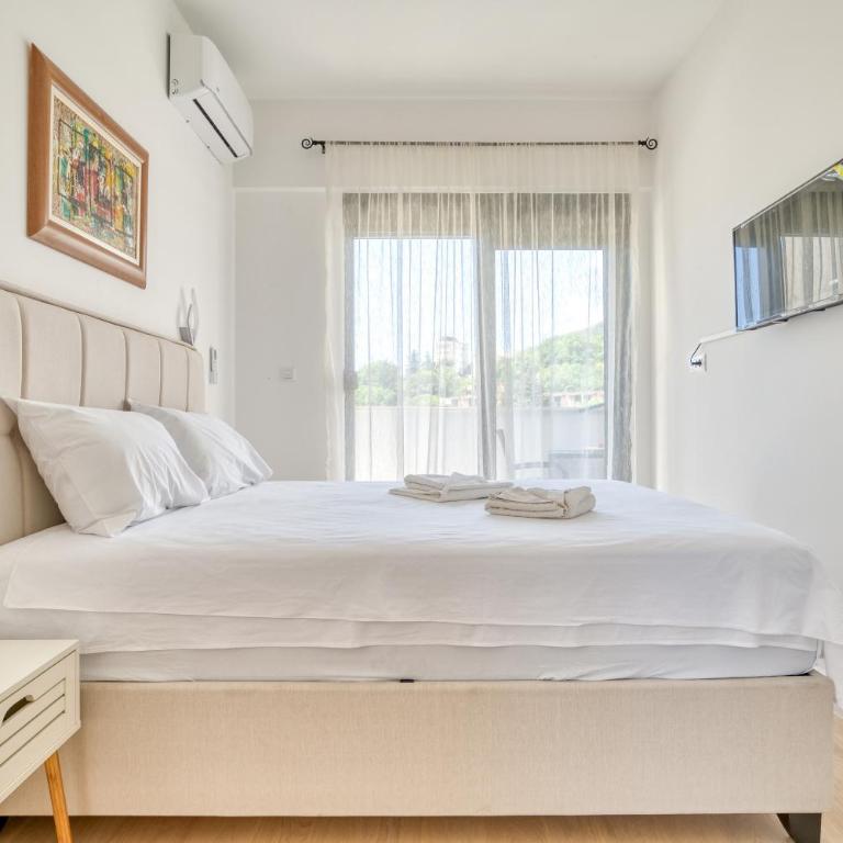 Twin Towers LT Luxury - One-Bedroom Apartment - 11