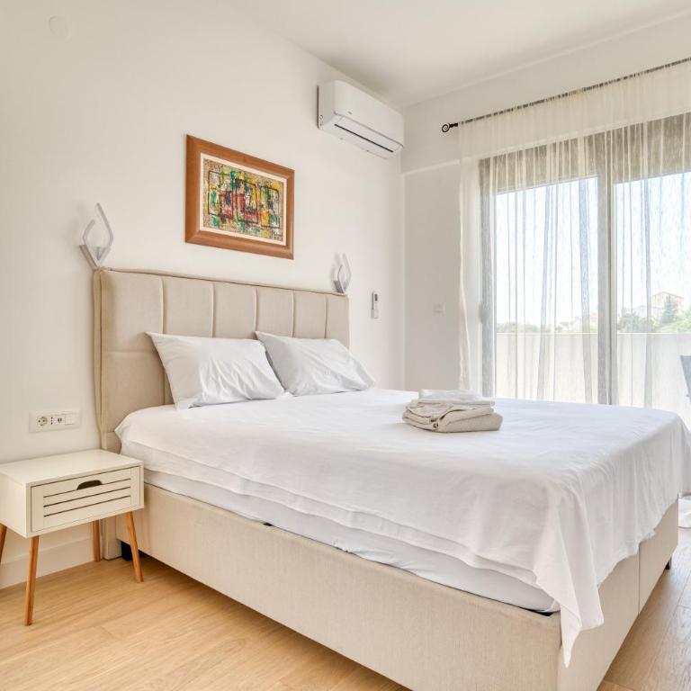 Twin Towers LT Luxury - One-Bedroom Apartment - 12