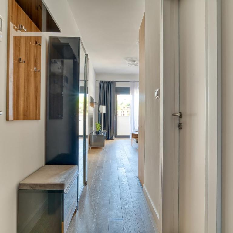 Twin Towers LT Luxury - One-Bedroom Apartment - 13