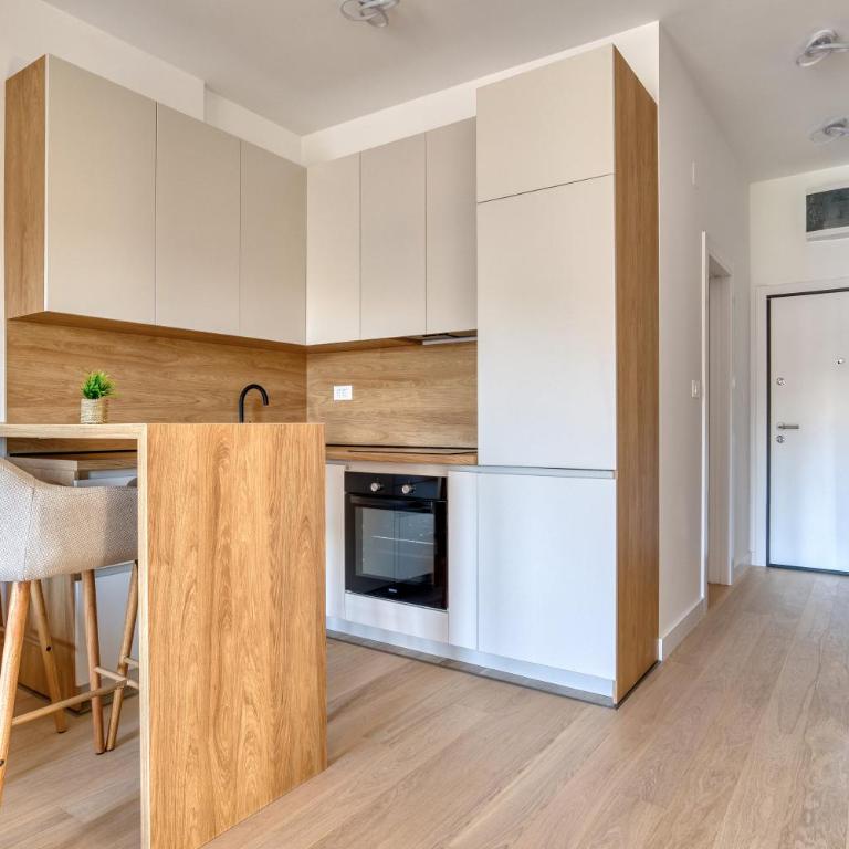 Twin Towers LT Luxury - One-Bedroom Apartment - 15