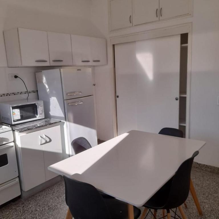 Depto Centrico en Planta Alta - Apartamento de 2 dormitorios - 4