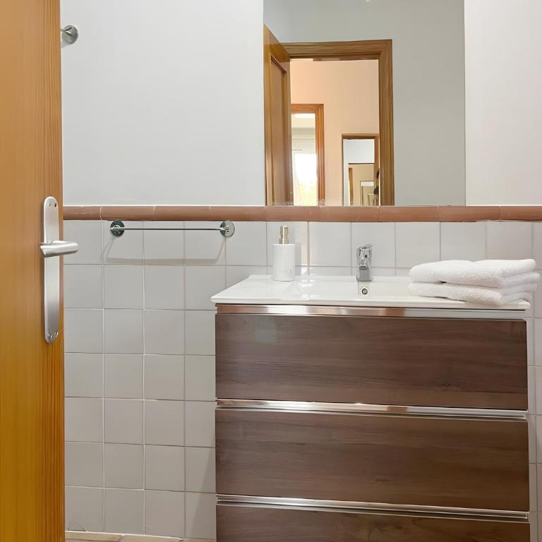 Alanzana Vistas al Mar y piscina con parking privado Reserva del Higueron Benalmádena Málaga - Two-Bedroom Apartment with Terrace and Sea View - 22