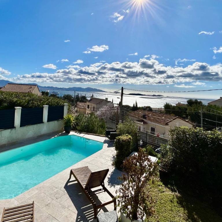 maison entièrement climatisée vue d'exception mer et rade de Marseille avec piscine 8 personnes - Villa - 62