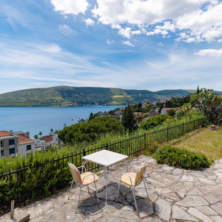 Apartmani Bozovic - Apartment with Sea View - 14