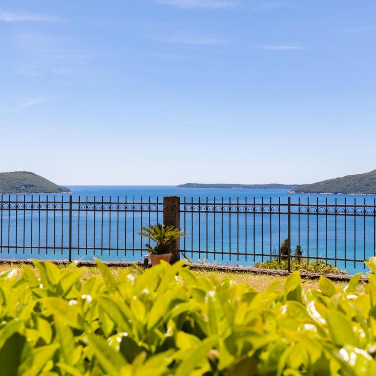 Apartmani Bozovic - Studio Apartment with Sea View - 17