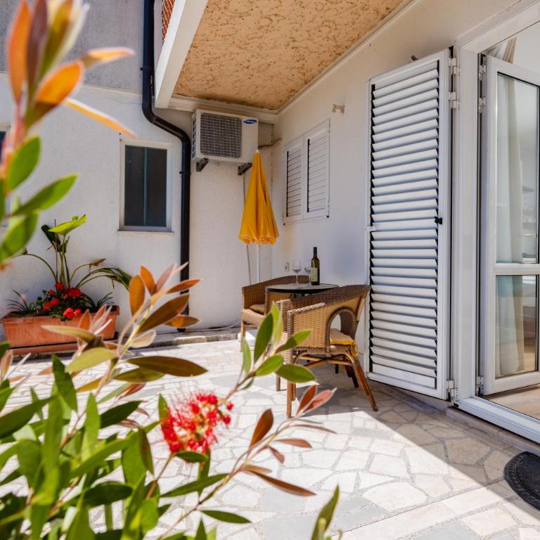 Apartmani Bozovic - Apartment with Sea View - 16