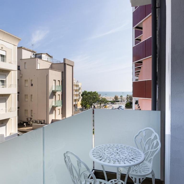 La Tour Palace Hotel & Restaurant - Suite Superior con Vista Mare - 7