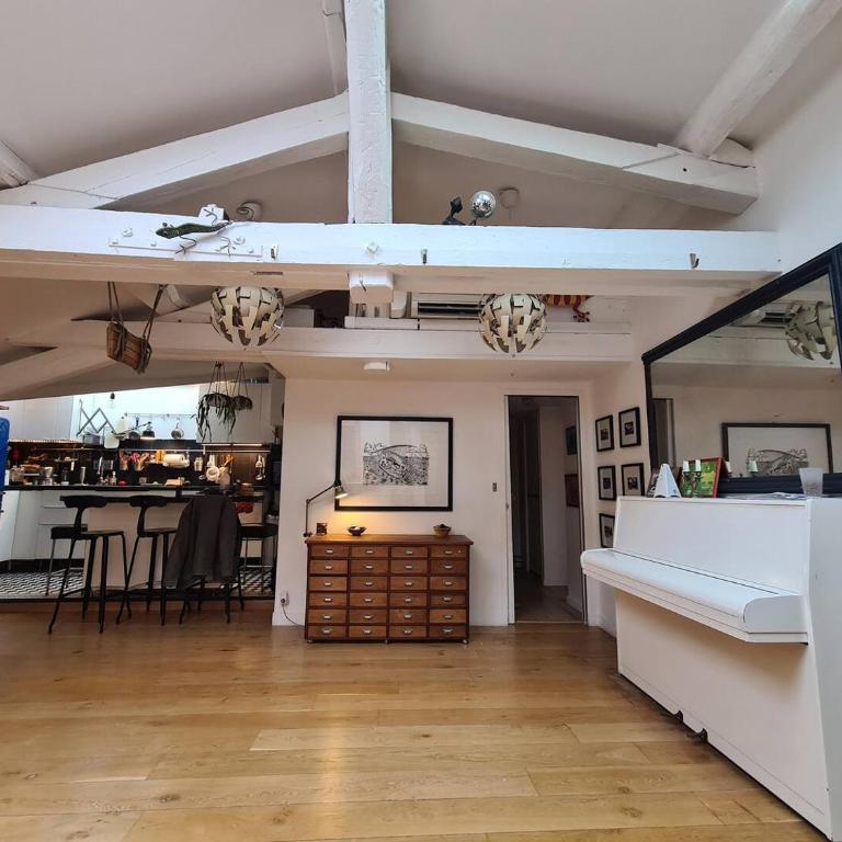 Appartement parisien en bas de Montmatre - Three-Bedroom Apartment - 2