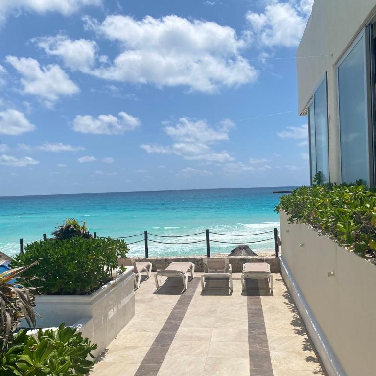 Cancun Plaza Condo Mexico - Studio Apartment with Sea View - 39